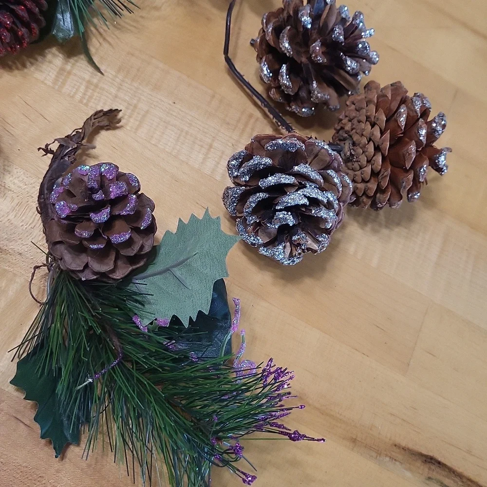 Christmas Decorations Small Individual Wreaths w Pinecones & Glitter